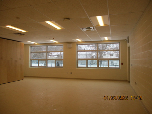 Salle de classe avec fenêtres